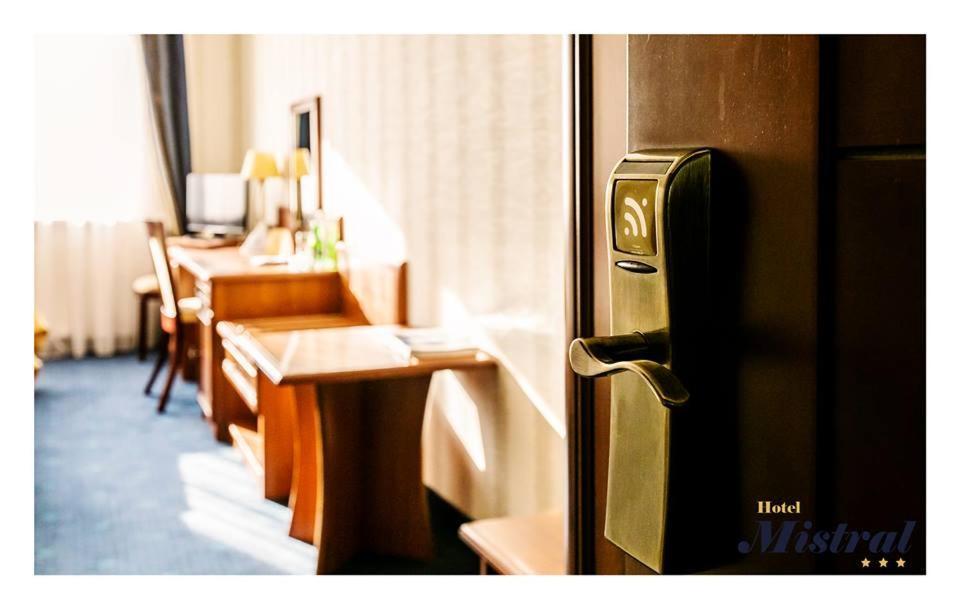 Hotel Mistral Marki  Eksteriør bilde