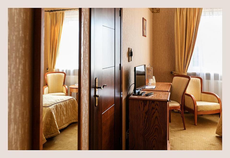 Hotel Mistral Marki  Eksteriør bilde