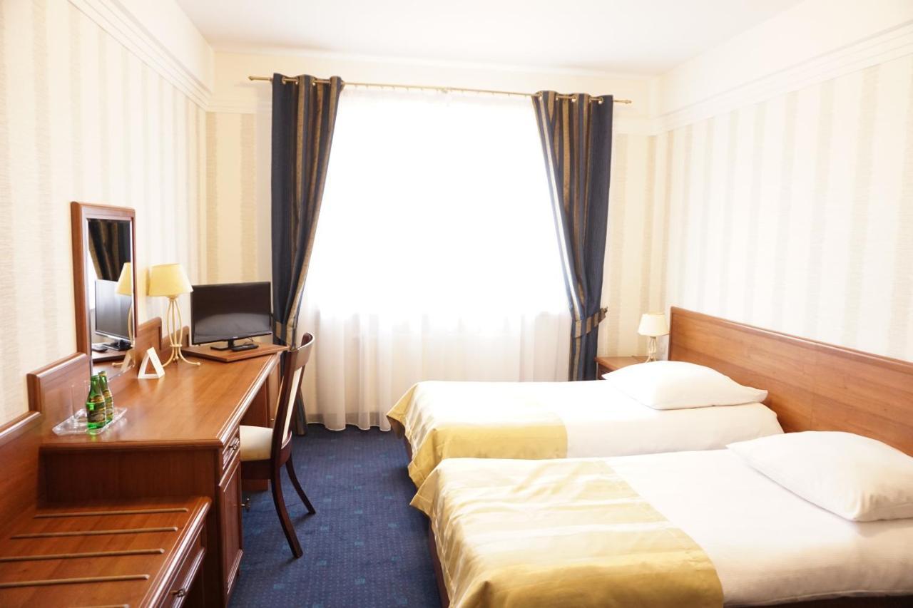 Hotel Mistral Marki  Eksteriør bilde