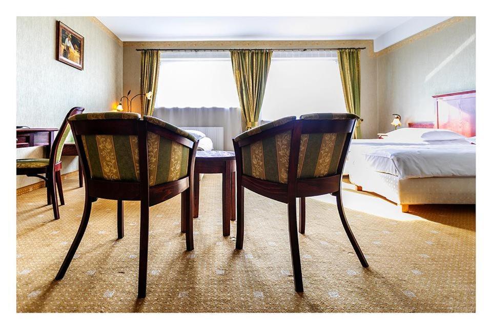 Hotel Mistral Marki  Eksteriør bilde