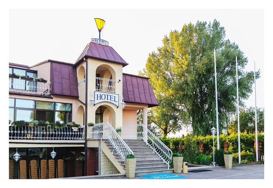 Hotel Mistral Marki  Eksteriør bilde