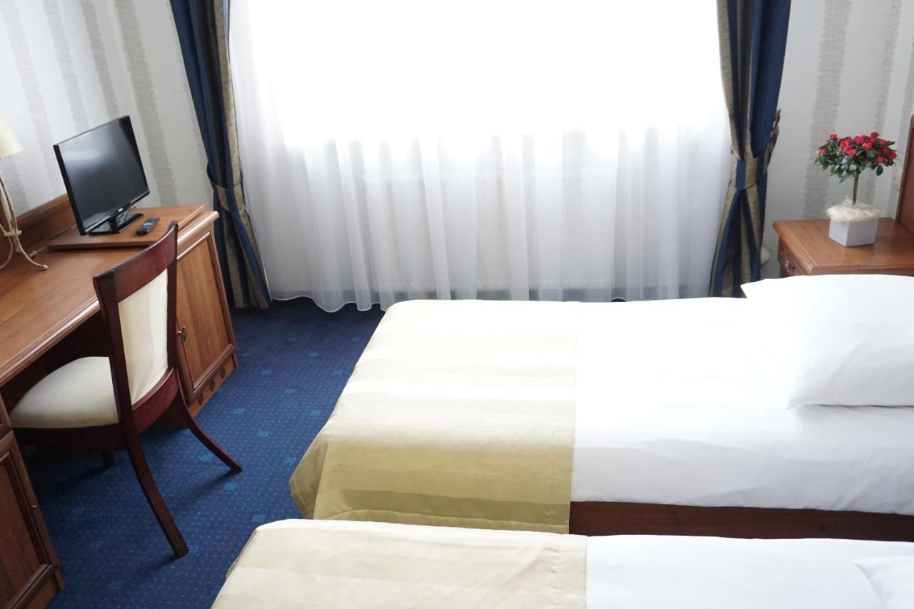 Hotel Mistral Marki  Eksteriør bilde