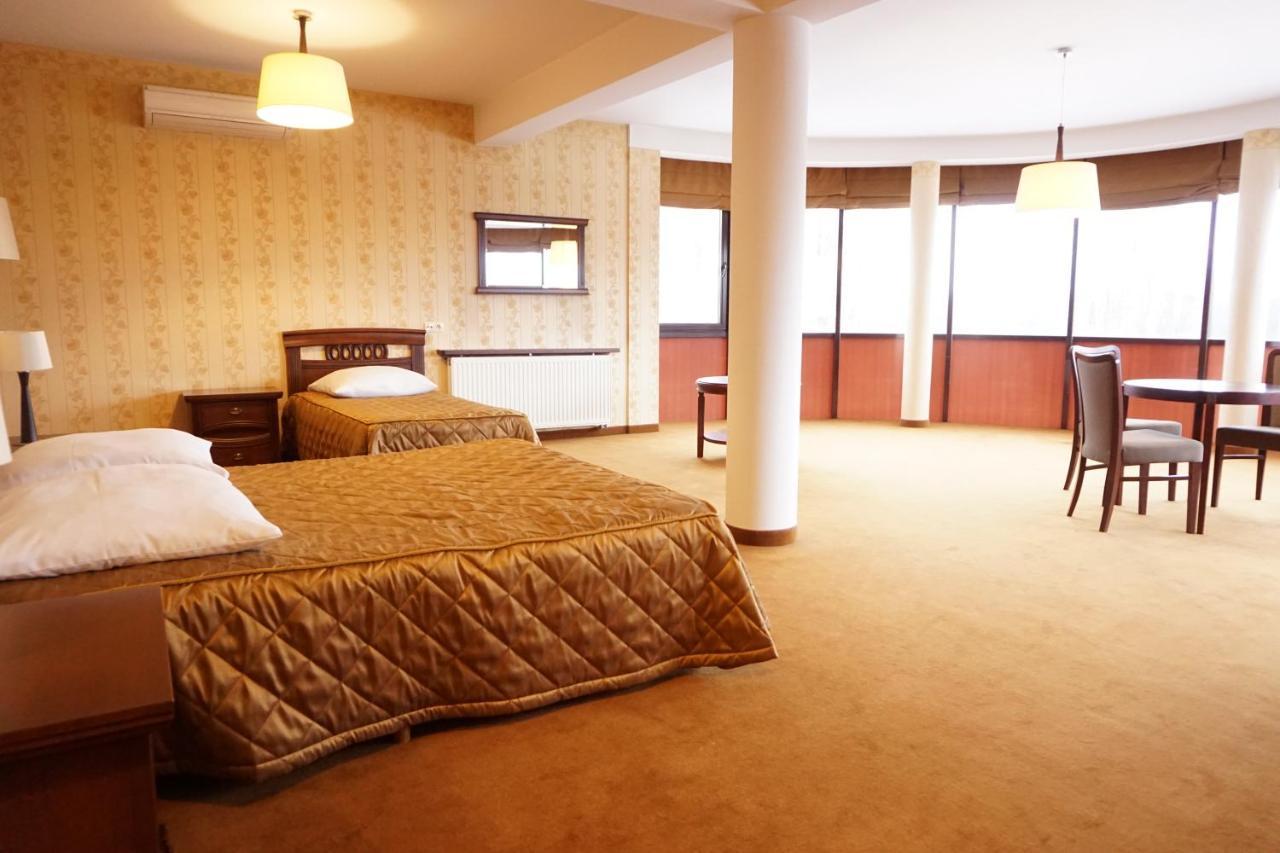 Hotel Mistral Marki  Eksteriør bilde