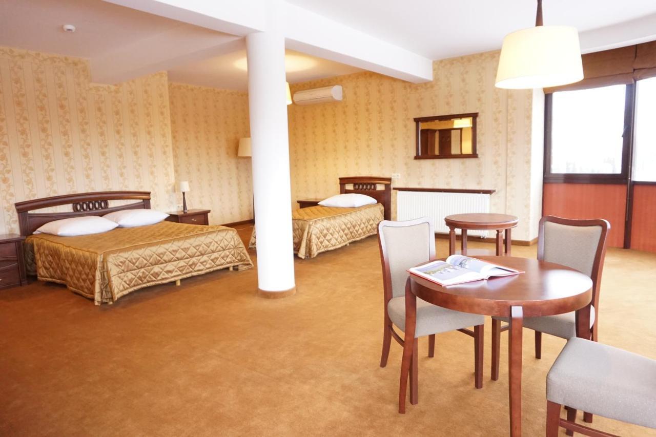 Hotel Mistral Marki  Eksteriør bilde